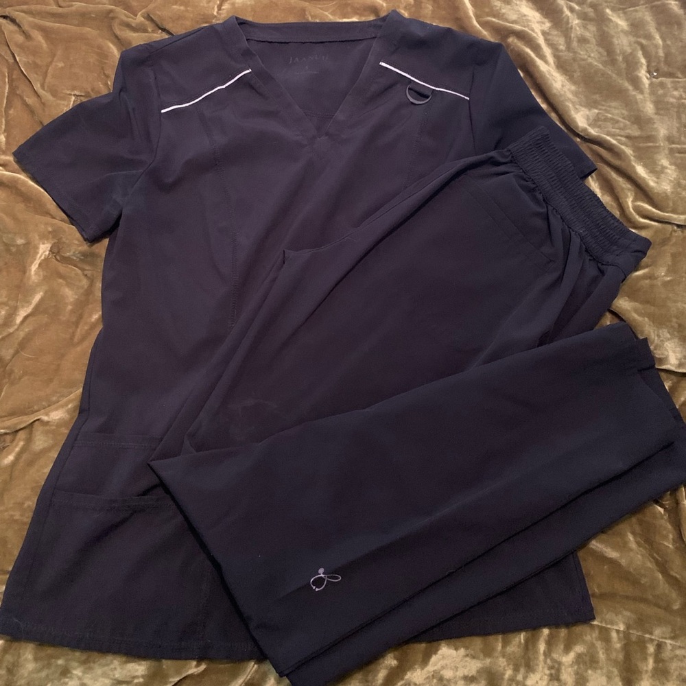 Black Jaanuu Scrubs